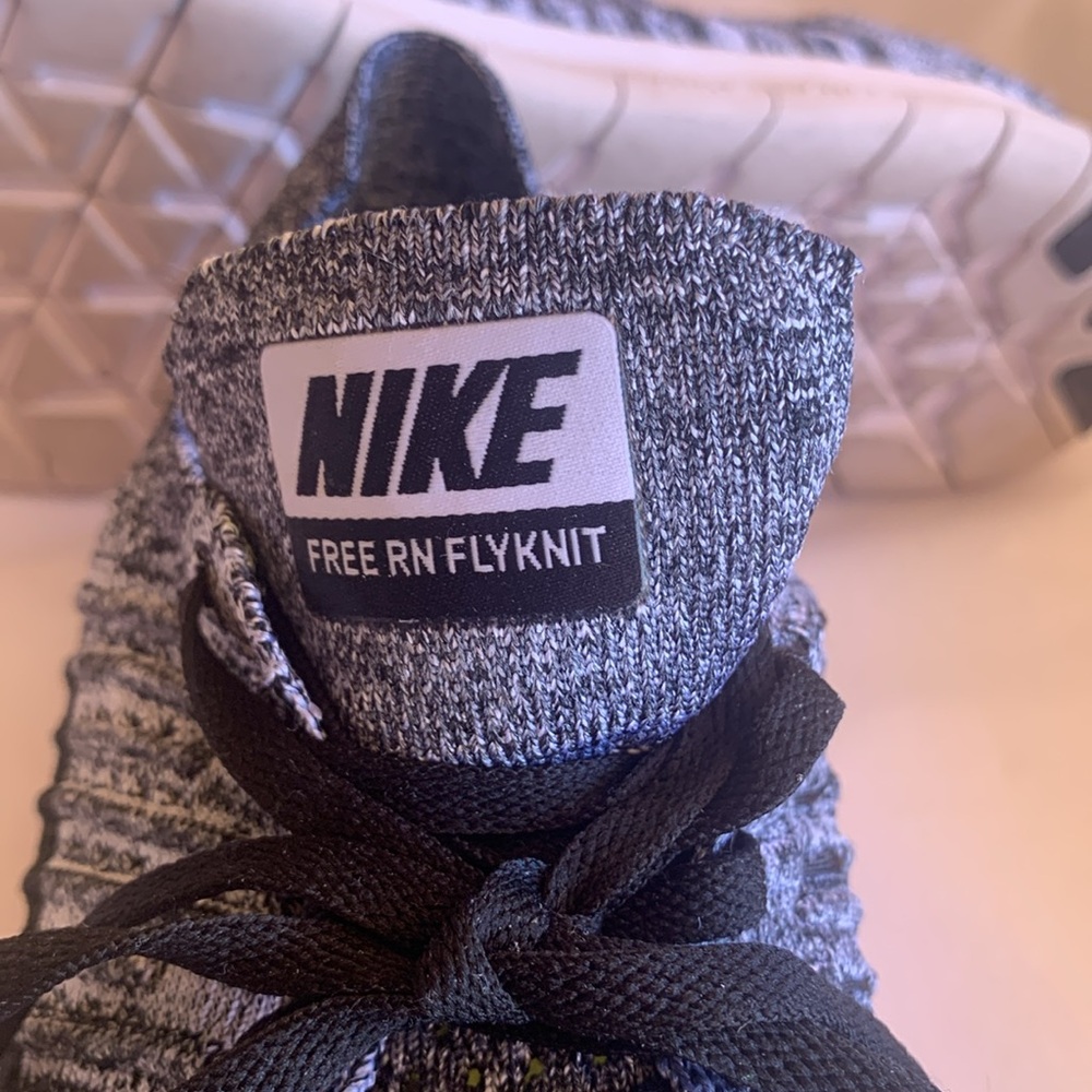 Nike Nike Free RN Flyknit White & Black Size 10 - Picture 7 of 8